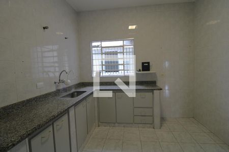Casa para alugar com 300m², 2 quartos e 2 vagasCozinha