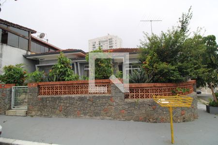 Casa para alugar com 300m², 2 quartos e 2 vagasFachada