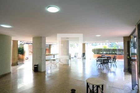 Apartamento à venda com 198m², 4 quartos e 3 vagas Apartamento à venda com 198m², 4 quartos e 3 vagasÁrea comum - Salão de festas