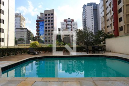 Apartamento à venda com 198m², 4 quartos e 3 vagas Apartamento à venda com 198m², 4 quartos e 3 vagasÁrea comum - Piscina
