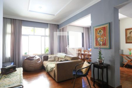 Apartamento à venda com 198m², 4 quartos e 3 vagas Apartamento à venda com 198m², 4 quartos e 3 vagasSala de TV