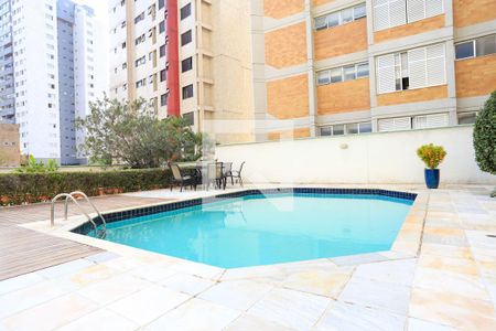 Apartamento à venda com 198m², 4 quartos e 3 vagas Apartamento à venda com 198m², 4 quartos e 3 vagasÁrea comum - Piscina
