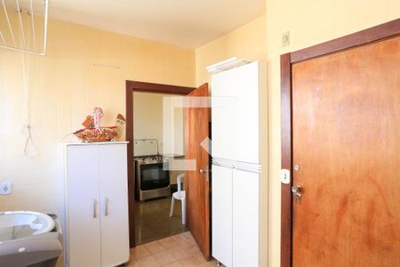 Apartamento à venda com 198m², 4 quartos e 3 vagas Apartamento à venda com 198m², 4 quartos e 3 vagasÁrea de Serviço