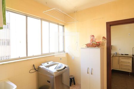 Apartamento à venda com 198m², 4 quartos e 3 vagas Apartamento à venda com 198m², 4 quartos e 3 vagasÁrea de Serviço