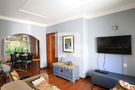 Apartamento à venda com 198m², 4 quartos e 3 vagas Apartamento à venda com 198m², 4 quartos e 3 vagasSala de TV