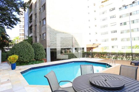 Apartamento à venda com 198m², 4 quartos e 3 vagas Apartamento à venda com 198m², 4 quartos e 3 vagasÁrea comum - Piscina