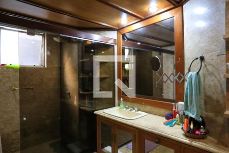 Apartamento à venda com 198m², 4 quartos e 3 vagas Apartamento à venda com 198m², 4 quartos e 3 vagasBanheiro da Suíte