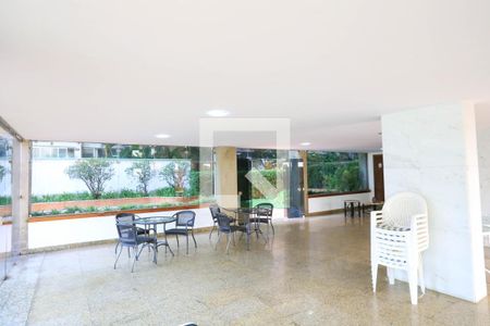 Apartamento à venda com 198m², 4 quartos e 3 vagas Apartamento à venda com 198m², 4 quartos e 3 vagasÁrea comum - Salão de festas