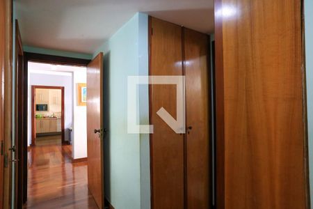 Apartamento à venda com 198m², 4 quartos e 3 vagas Apartamento à venda com 198m², 4 quartos e 3 vagasCorredor