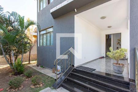 Casa à venda com 278m², 4 quartos e 6 vagasVaranda