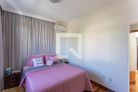 Casa à venda com 278m², 4 quartos e 6 vagasQuarto Suíte