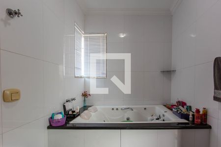 Casa à venda com 278m², 4 quartos e 6 vagasBanheiro da Suíte