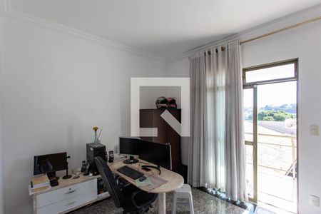 Casa à venda com 278m², 4 quartos e 6 vagasEscritório