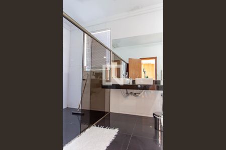 Casa à venda com 278m², 4 quartos e 6 vagasBanheiro da Suíte