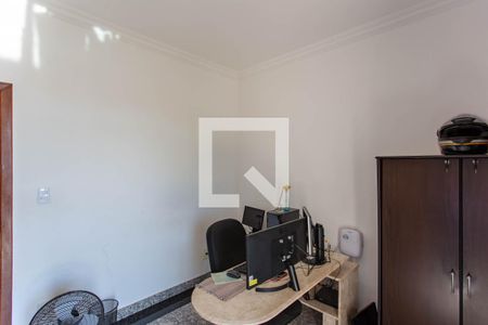 Casa à venda com 278m², 4 quartos e 6 vagasEscritório