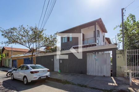 Casa à venda com 278m², 4 quartos e 6 vagasFachada