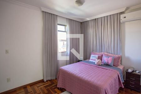 Casa à venda com 278m², 4 quartos e 6 vagasQuarto Suíte