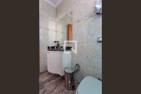 Casa à venda com 278m², 4 quartos e 6 vagasBanheiro Social 2