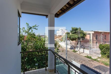 Casa à venda com 278m², 4 quartos e 6 vagasVaranda
