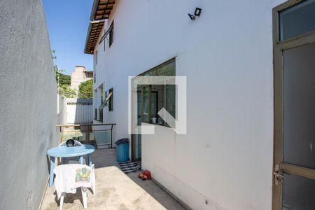 Casa à venda com 278m², 4 quartos e 6 vagasVaranda