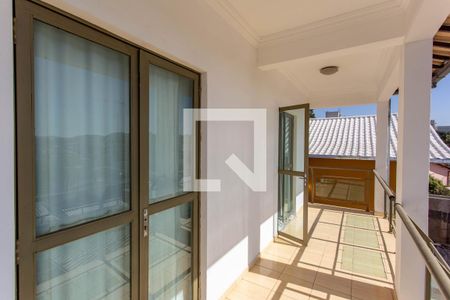 Casa à venda com 278m², 4 quartos e 6 vagasVaranda
