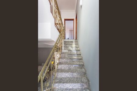 Casa à venda com 278m², 4 quartos e 6 vagasEscada