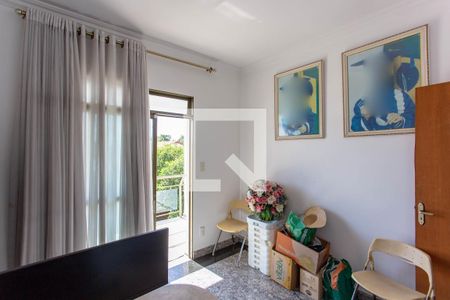 Casa à venda com 278m², 4 quartos e 6 vagasEscritório