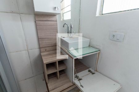 Banheiro de casa para alugar com 1 quarto, 70m² em Vila Ré, São Paulo