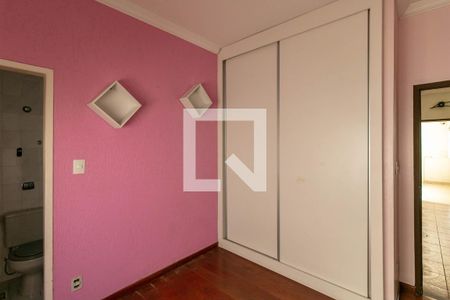 Suíte de casa à venda com 4 quartos, 280m² em Carlos Prates, Belo Horizonte