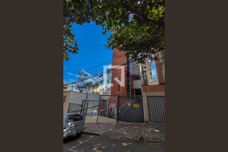 Casa à venda com 280m², 4 quartos e 4 vagasFachada