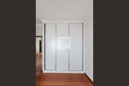 Casa à venda com 280m², 4 quartos e 4 vagasQuarto