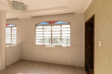 Sala de casa à venda com 4 quartos, 280m² em Carlos Prates, Belo Horizonte