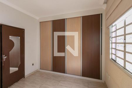 Casa à venda com 280m², 4 quartos e 4 vagasSuíte 3