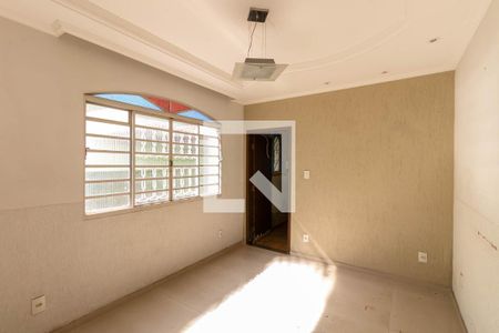 Sala de casa para alugar com 4 quartos, 280m² em Carlos Prates, Belo Horizonte