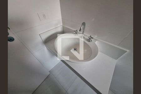 Banheiro de casa de condomínio à venda com 3 quartos, 75m² em Santa Teresinha, São Paulo