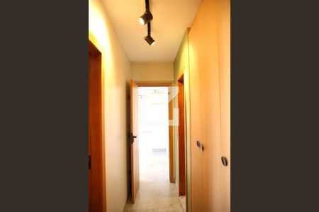 Apartamento à venda com 108m², 4 quartos e 2 vagasCorredor 