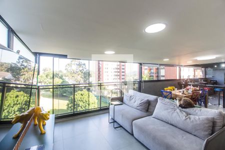 Sala de TV de apartamento à venda com 2 quartos, 107m² em Tamboré, Barueri