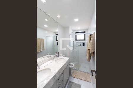 Apartamento para alugar com 111m², 2 quartos e 2 vagas Apartamento para alugar com 111m², 2 quartos e 2 vagasBanheiro do Quarto 1