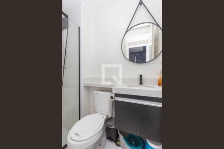 Banheiro de apartamento para alugar com 2 quartos, 33m² em Parque Fongaro, São Paulo