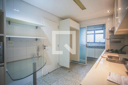 Apartamento para alugar com 125m², 3 quartos e 3 vagas Apartamento para alugar com 125m², 3 quartos e 3 vagasCozinha