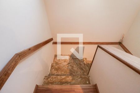 Casa à venda com 215m², 3 quartos e 2 vagasEscada