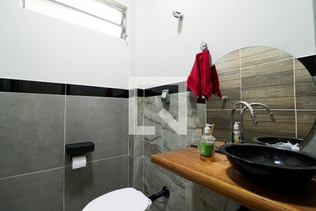 Casa à venda com 215m², 3 quartos e 2 vagasBanheiro de Serviço