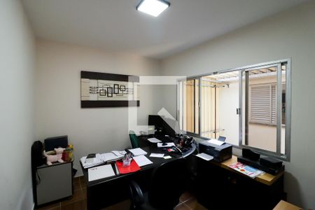 Casa à venda com 215m², 3 quartos e 2 vagasEscritório