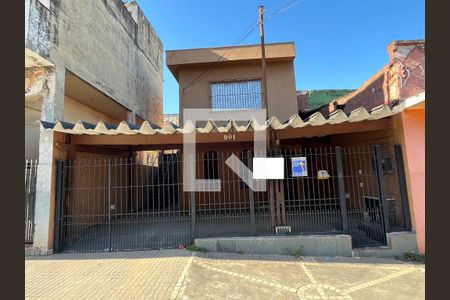 Casa para alugar com 180m², 2 quartos e 2 vagasFachada