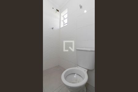 Banheiro de kitnet/studio para alugar com 1 quarto, 23m² em Vila Paulistania, São Paulo