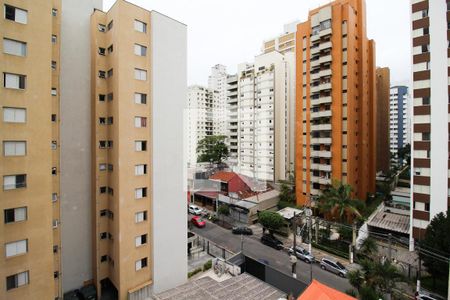 Vista de apartamento à venda com 2 quartos, 67m² em Moema, São Paulo