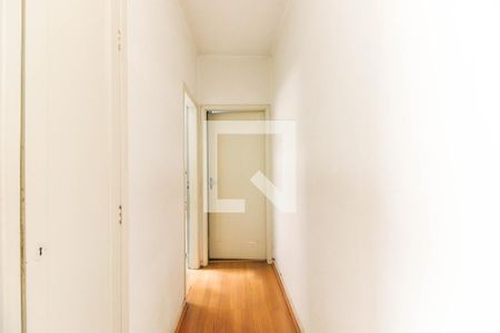 Casa à venda com 100m², 2 quartos e 2 vagasCorredor