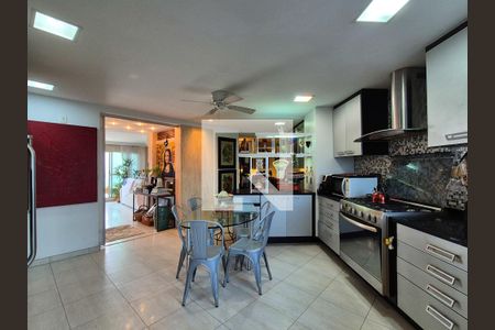 Apartamento à venda com 185m², 2 quartos e 2 vagasCozinha