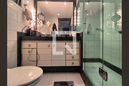 Apartamento à venda com 185m², 2 quartos e 2 vagasBanheiro da Suíte 1