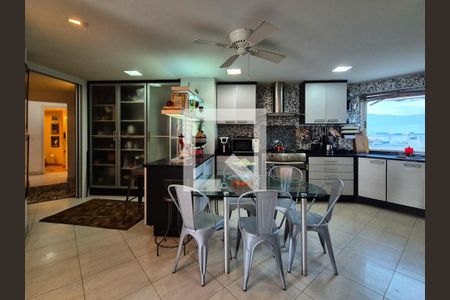 Apartamento à venda com 185m², 2 quartos e 2 vagasCozinha